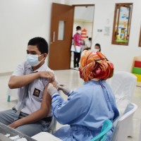 Vaksinasi Massal Covid-19 untuk Pelajar